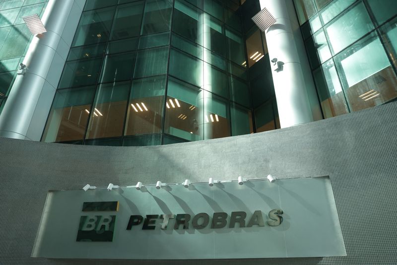 In Petrobras dividend spat, CEO navigates Lula's divided March